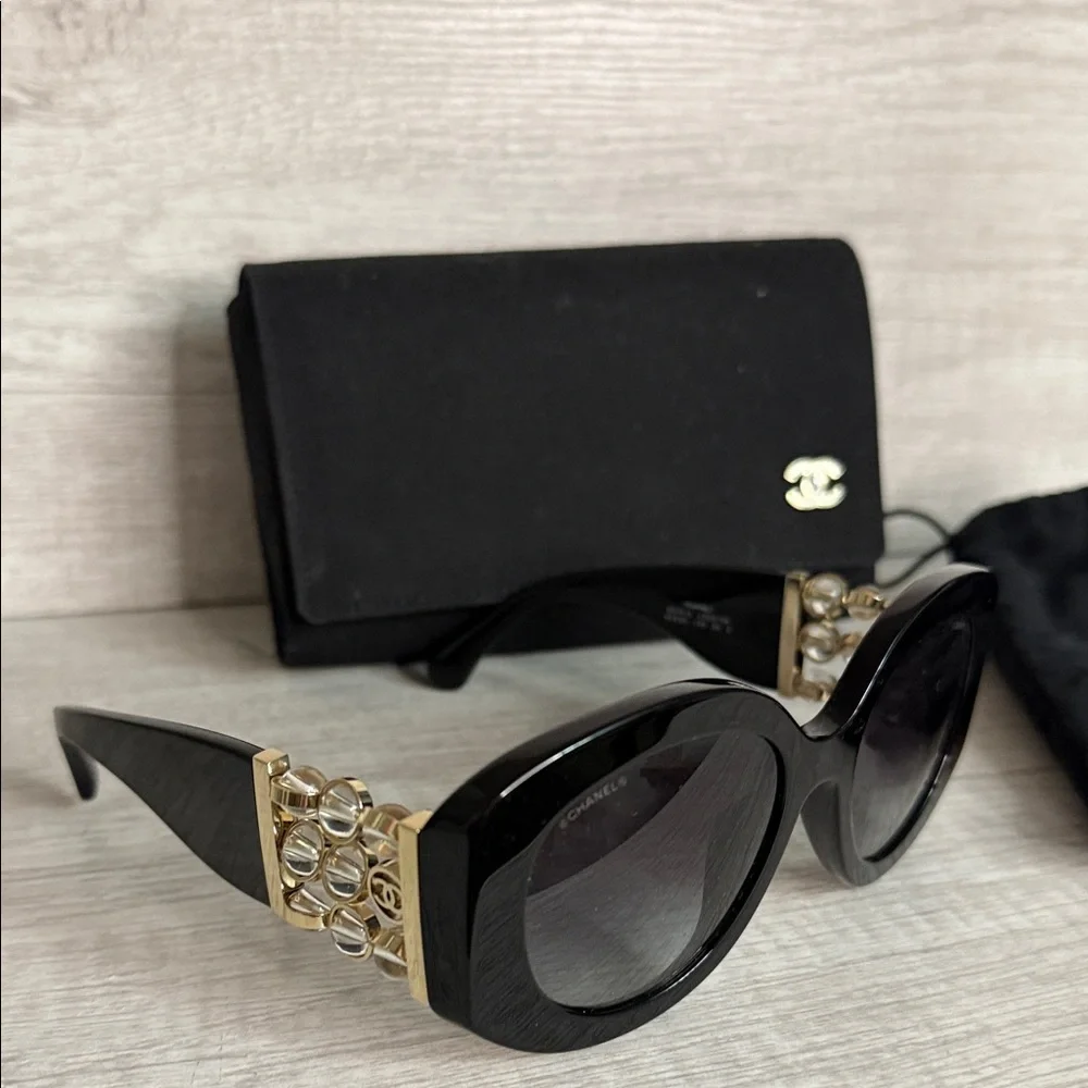 CHANEL 
Oval Sunglasses CH5543A
Full Inclusion - Picture 5 of 12